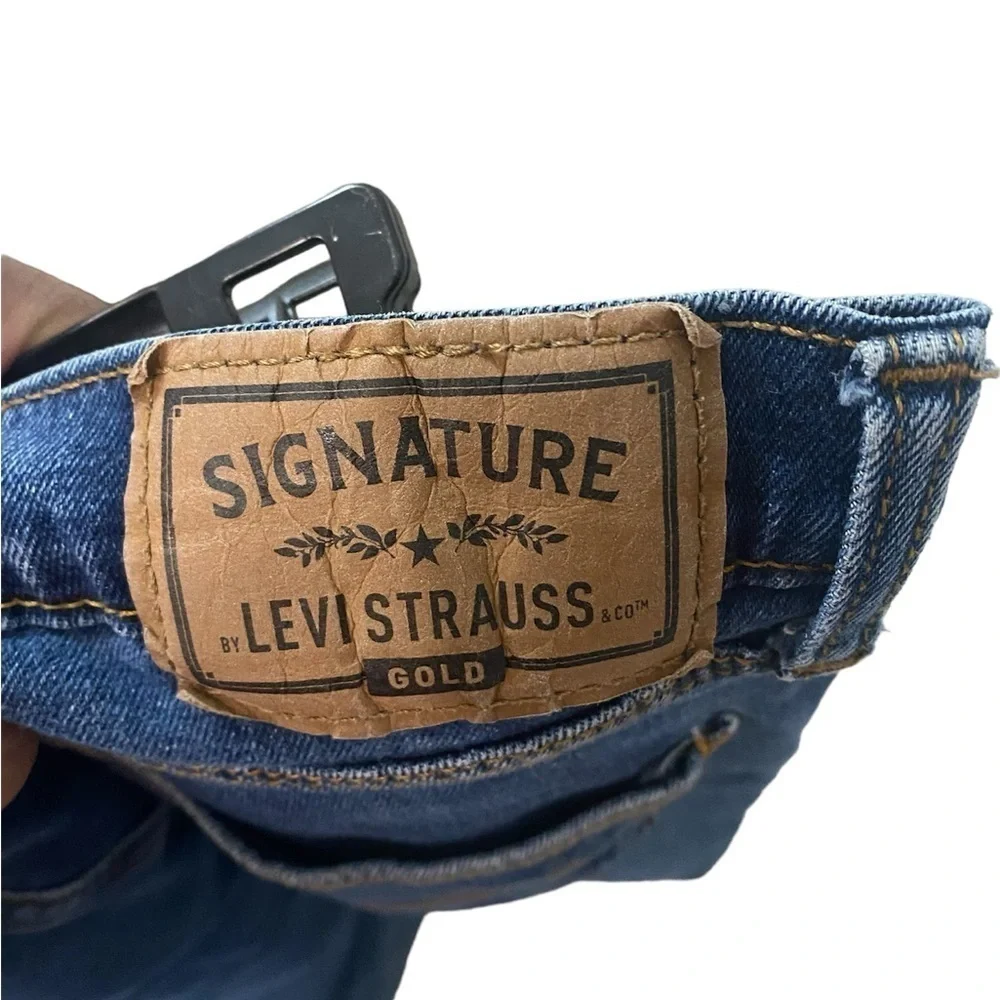 Signature Levi’s Strauss Relaxed Men Blue Jeans.
